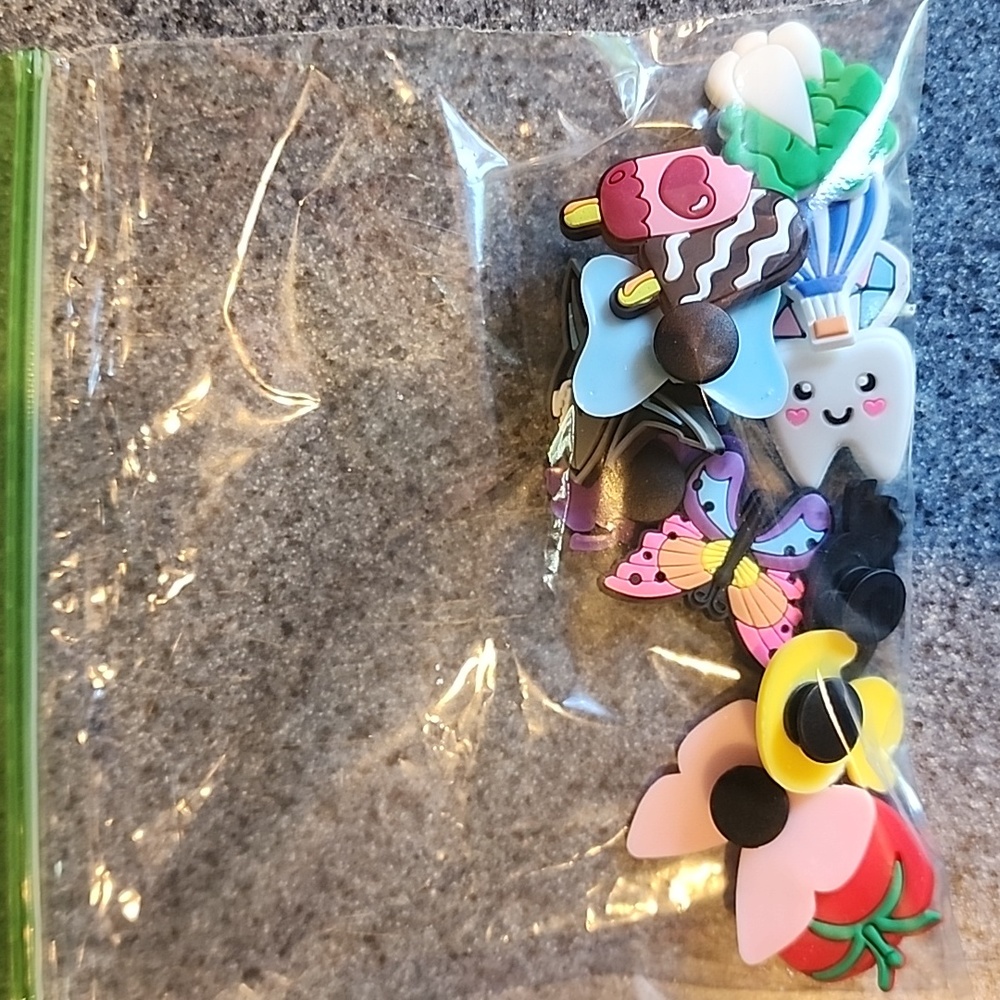 15 piece croc widgets randoms